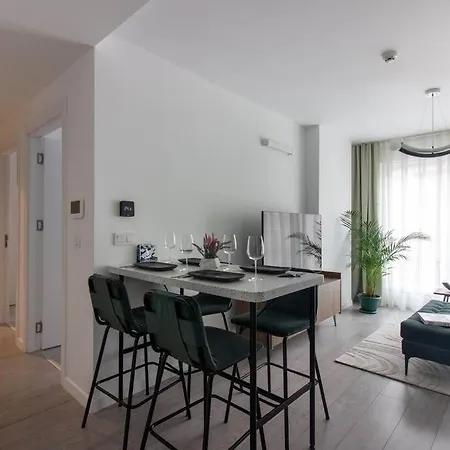Prime Designed 2br W Parking/gym #86 شقة *